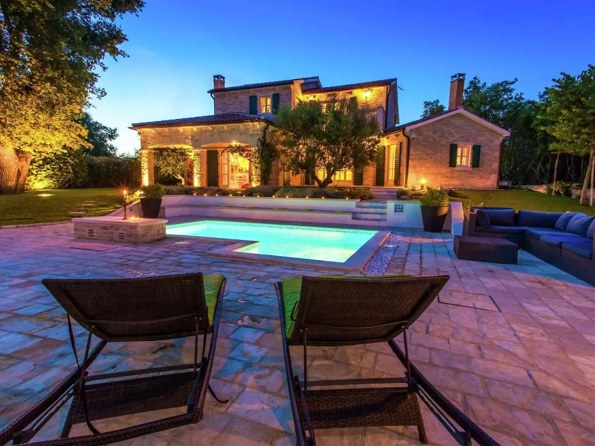 Lush Villa With Artistic Interiors Pool Baderna