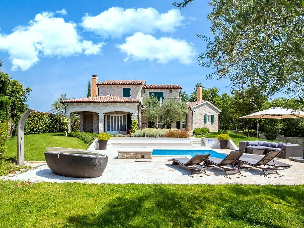 Lush Villa With Artistic Interiors Pool Baderna