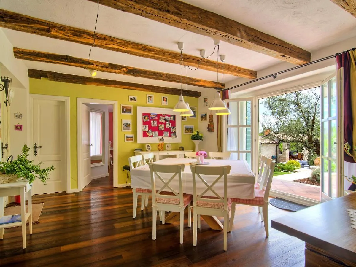 Lush Villa With Artistic Interiors Pool Baderna Horvátország
