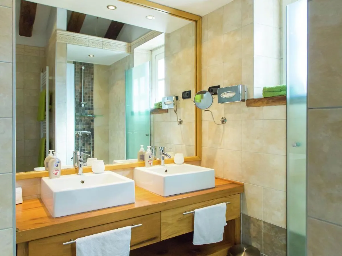 Lush Villa With Artistic Interiors Pool Baderna Horvátország