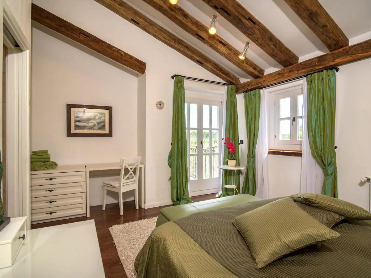 Lush Villa With Artistic Interiors Pool Baderna Horvátország
