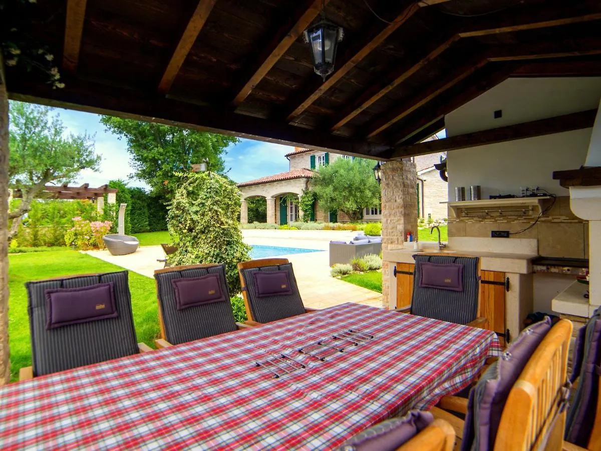 Lush Villa With Artistic Interiors Pool Baderna