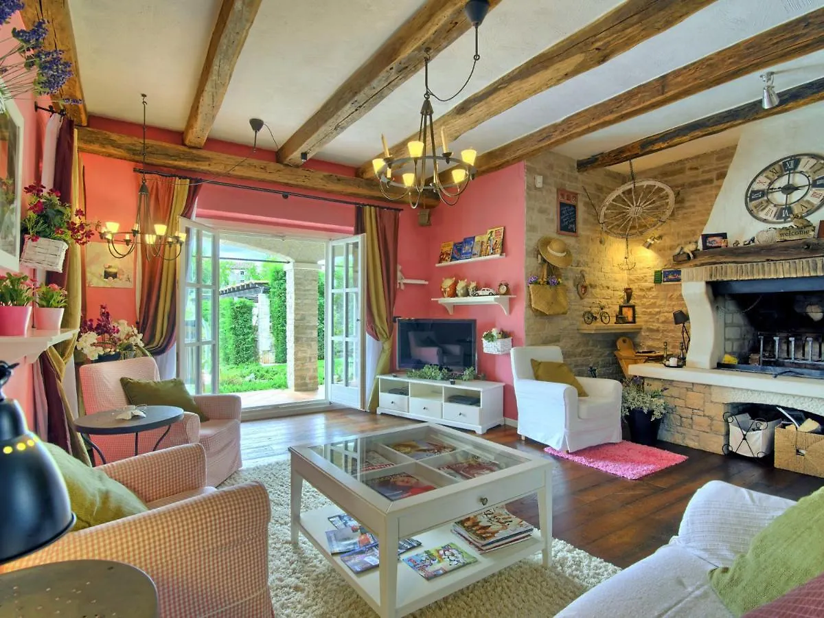 Lush Villa With Artistic Interiors Pool Baderna 0*,